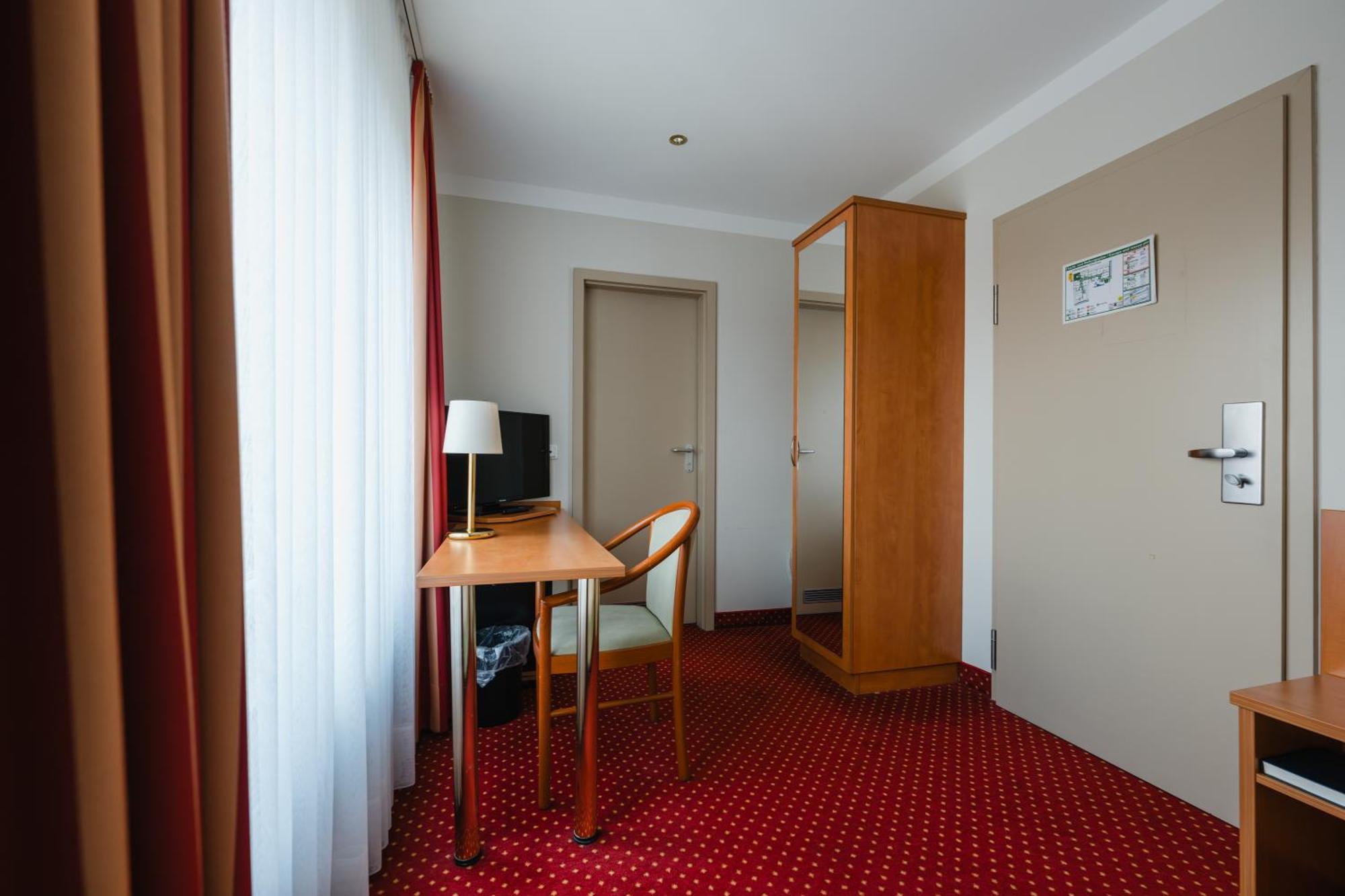 Hotel Mirage Duisburg Exterior photo